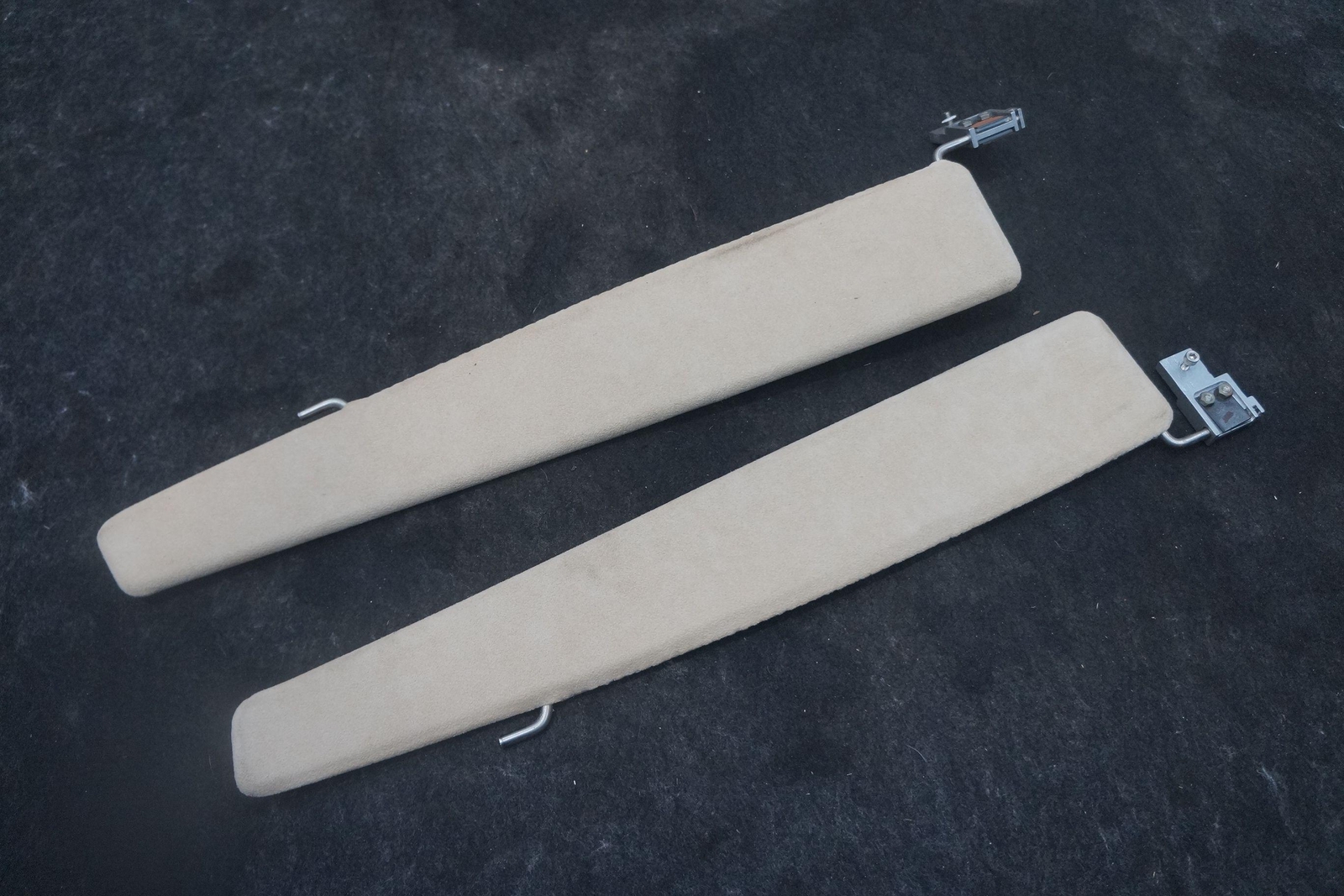 Set 2 Driver Passenger Sun Visor Shade Mirror Aston Martin V8 Vantage 2006