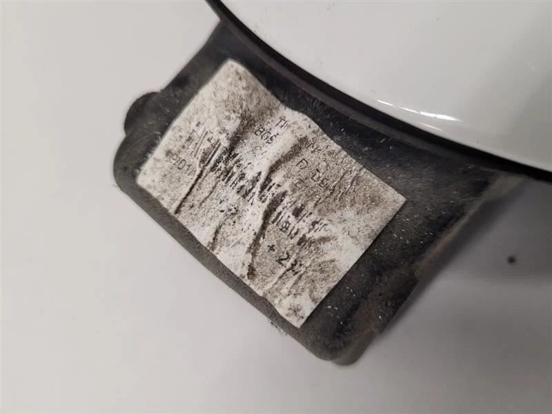 Puerta de llenado de combustible blanca Volkswagen Tiguan 2009-2018 5N0809857DGRU  Foto 3 de 4