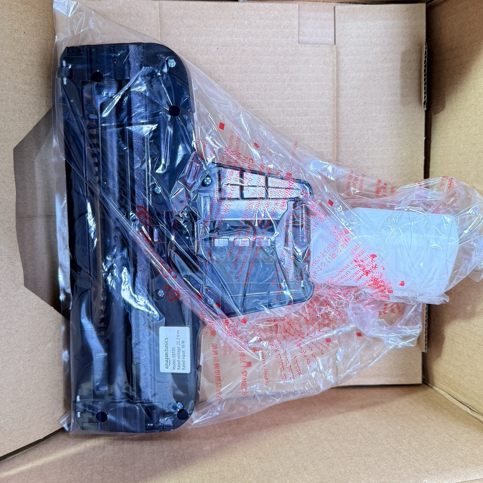 Amazon Basics Cordless Vacuum Cleaner for Carpet and Hardwood, 5 lbs, White