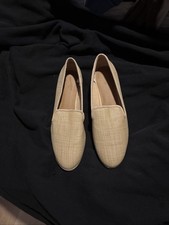 Women  s Universal Thread Goods Company Size 9 1/2 Slip On Casual Shoes  