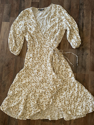 kivari midi dress Kivari Neve Midi Dress Neve Ditsy