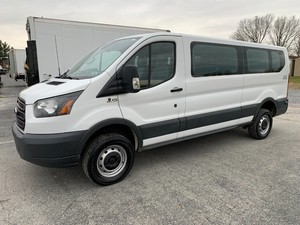 2016 ford 15 passenger van