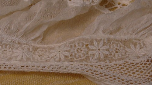 Vintage collar 40's KARYL LEE Embroidered Lace Floral Medallion White w/ yellow - Picture 5 of 7