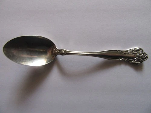 International STRATFORD Sterling Spoon 5 3/4"  Monogram Laura in Bowl 21 grams