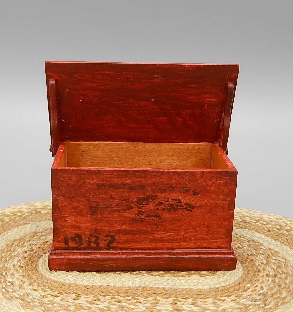 Vintage Don Perkins Early American Chest No 1 Artisan Dollhouse Miniature 1:12