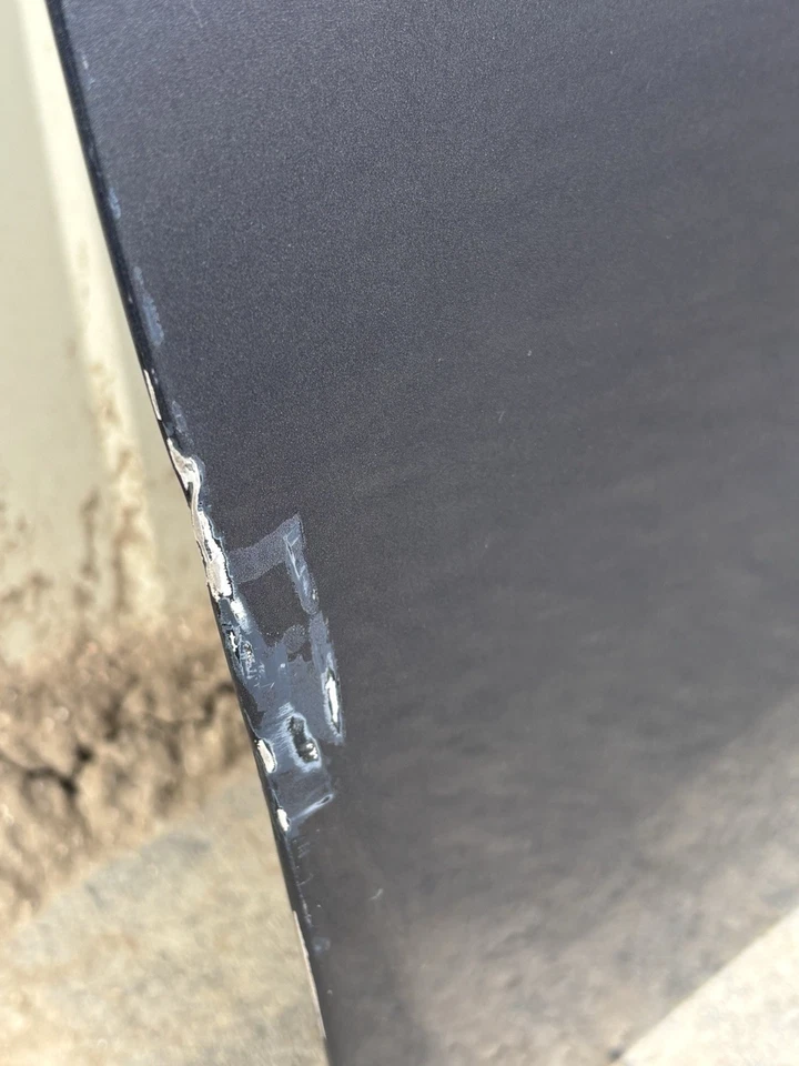 Carcasa de puerta lateral del conductor Tesla Model Y 2020-2024 gris izquierda OEM Foto 3 de 4