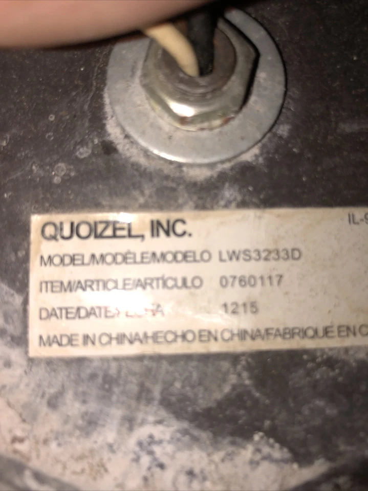 Luz de montaje semi empotrada Quoizel de 3 bombillas Foto 2 de 4