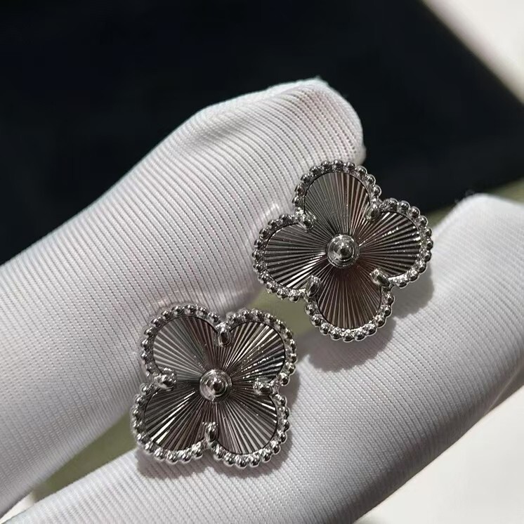 Van Cleef&Arpels Earrings 18k White Gold Pendant Bring Original Box