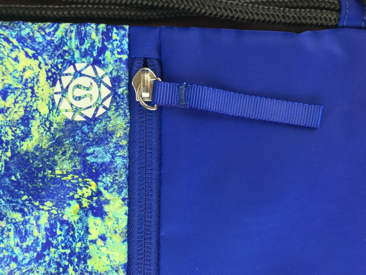 lululemon rare SeaWheeze 2019 drawstring backpack with front zipper NEW Lululemon Seawheeze 2019 Half-Marathon Drawstring Bag  main image 3