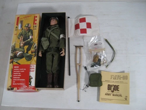 HASBRO G I JOE ACTION SOLDIER ANNIVERSAY EDITION  MEDIC 2003