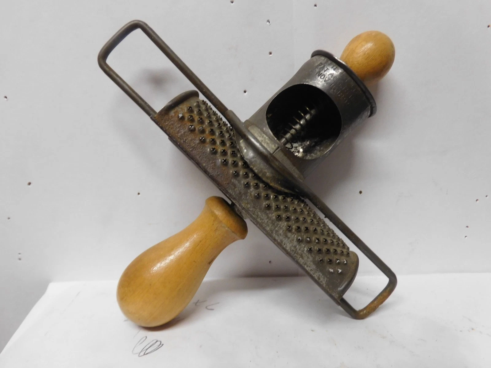EDGAR ANTIQUE 1896 TIN NUTMEG SPICE GRATER GRINDER WOOD HAND SPRING CRANK RARE