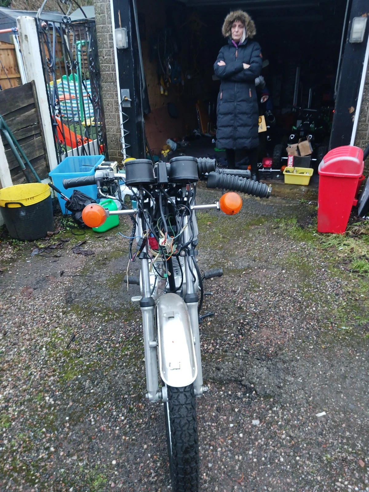 motorcycle Honda CB100N - Picture 4 of 12