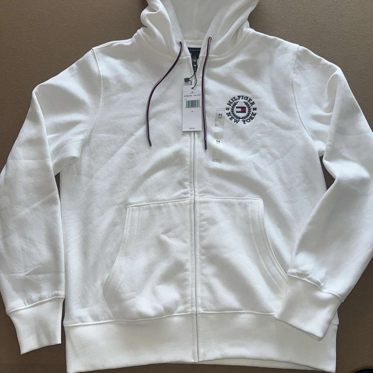 トミーヒルフィガー　白Hoodie Amazon.com: Tommy Hilfiger Tommy Logo Men's Hoodie with Hood