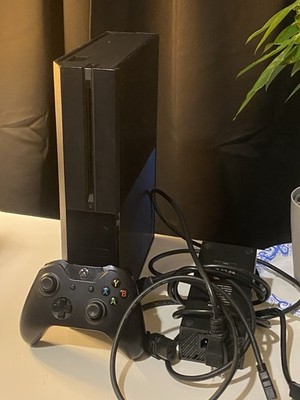 Microsoft Xbox One 1540 500GB Console - Black
