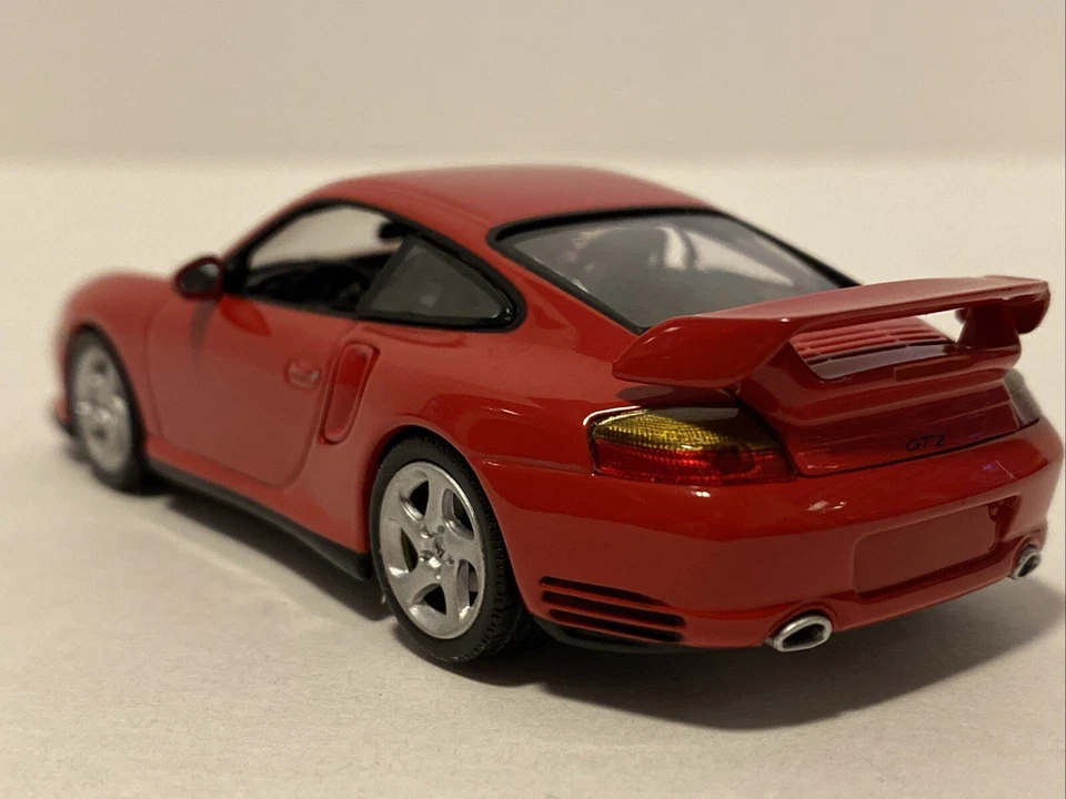 Minichamps 2000 Porsche 911/996 GT2 Ltd Ed 1:43 Red EX COND - Replacement Case - Image 4 of 4