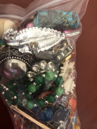 3lbs Vintage Broken Jewelry For Crafting Repurposing Or Repair - Picture 6 of 6
