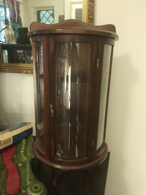 Display Cases - Curved Glass Display