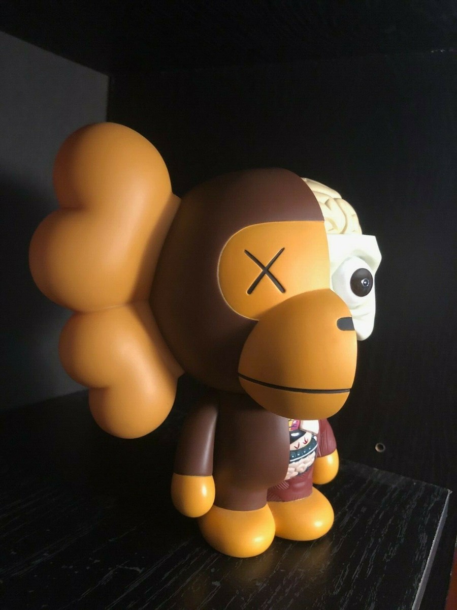 エイプ　bape フィギュア　kaws kaws milo KAWS x BAPE 'Milo' (2011) Rare Designer Vinyl Art Figure