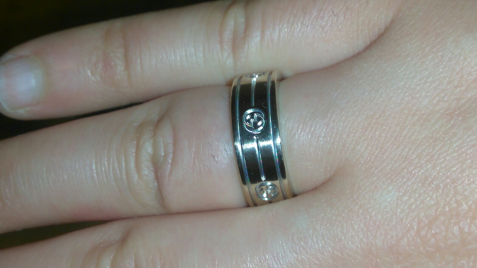 Solid 18k white gold Gucci monogram band ring 8.0… - image 4