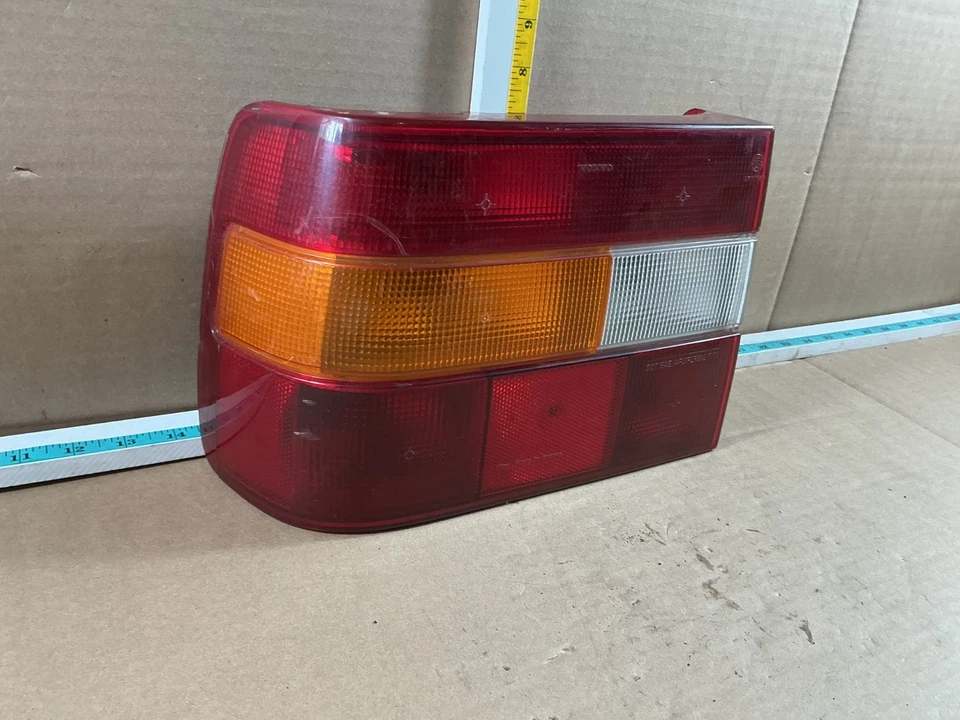 Задний левый задний фонарь со стороны водителя для Volvo 850 Sedan 1993-1994 годов выпуска от оригинального производителя - Изображение 2 из 4