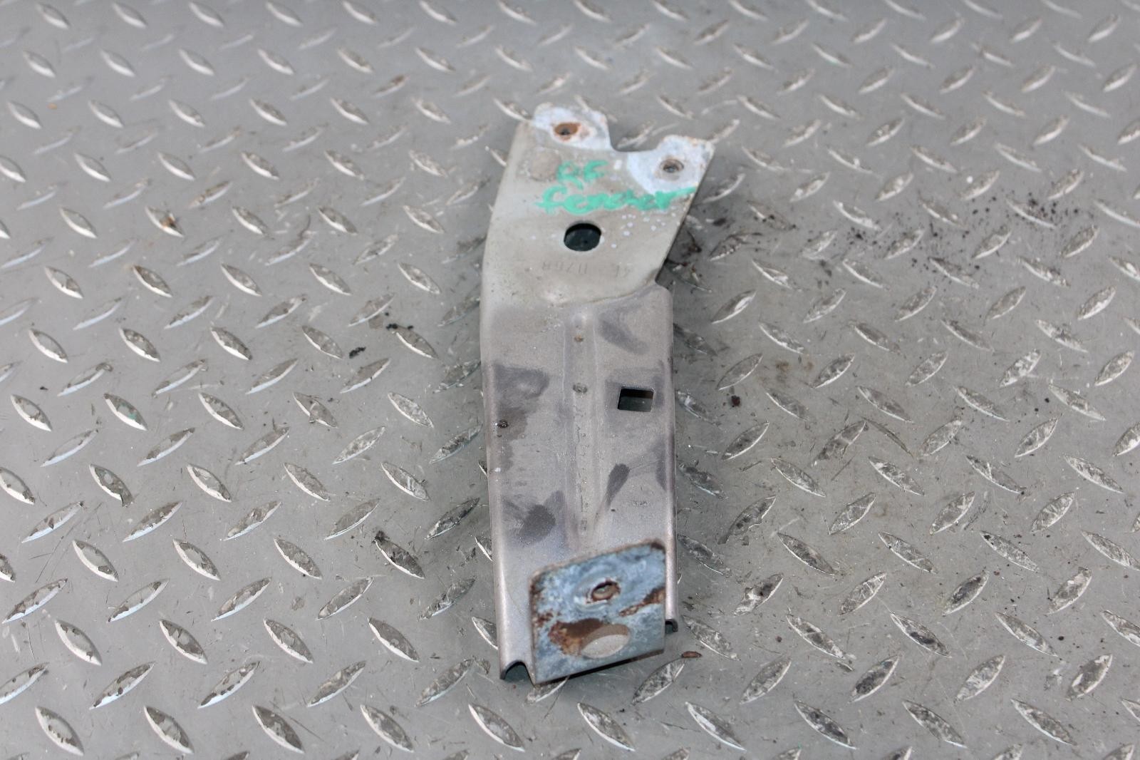 14-19 Ghibli Front Passenger Right RH RF Fender Mount Bracket Support OEM OE WTY