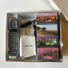 Vintage Motorola F09lfd8435AG Brick Phone w Original Box, Accessories, Charger