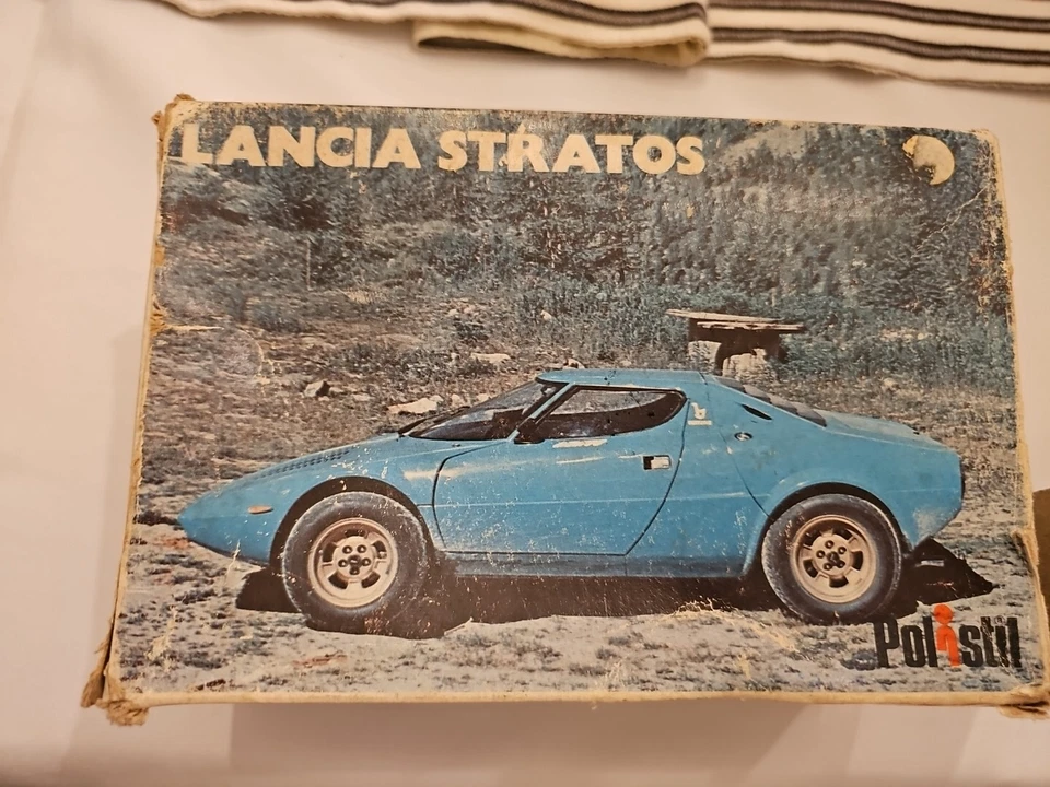 Coche de juguete modelo rojo vintage Burago Lancia Stratos Stratur Italia 1/24 con caja original Foto 3 de 4