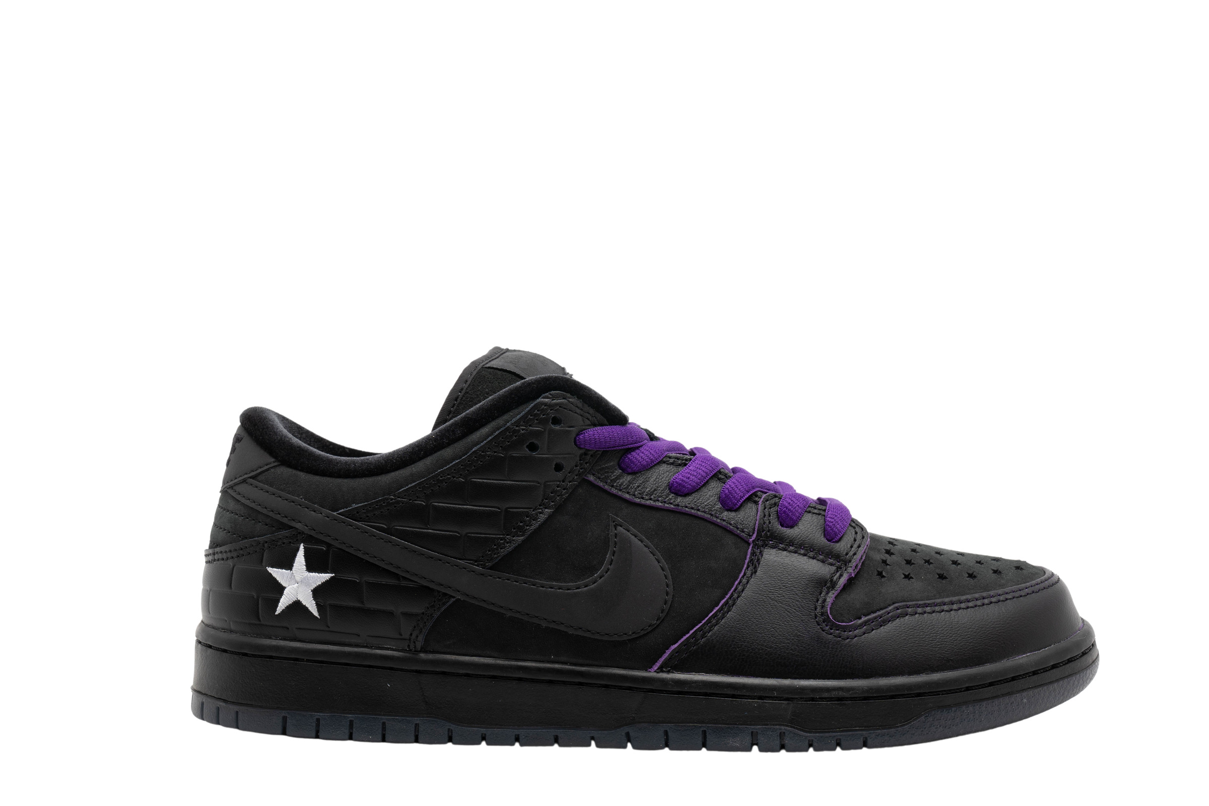 Nike x Familia SB Dunk Low First Avenue Sneakers - Farfetch