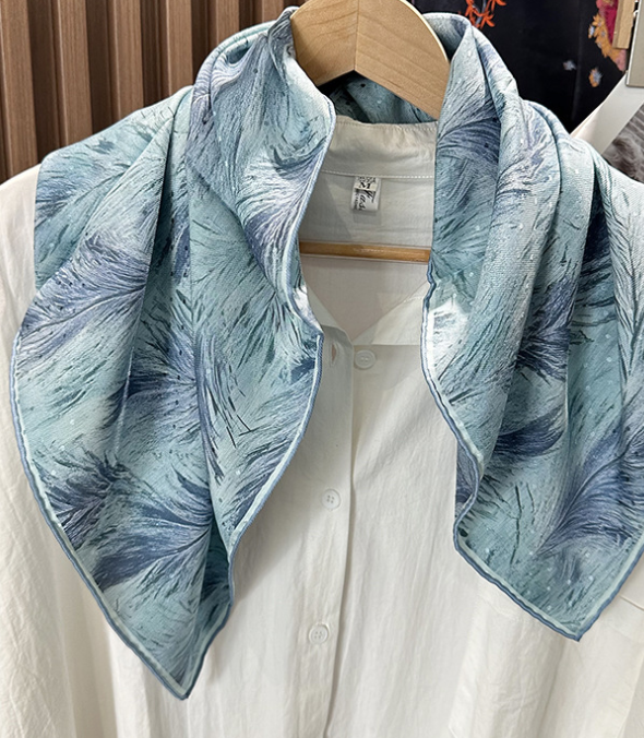 16 Momme Twill Silk Scarf Bandanna Countryside Print Square Shawl 27 Inch