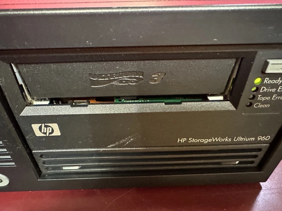 AS IS POWERS ON HP Storageworks Ultrium 960 Q1539-67202 BRSLA-0401-AC - Image 2 of 4