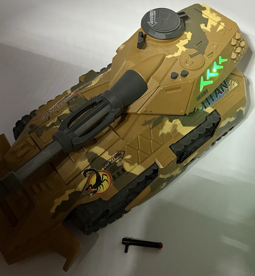 Lanard Titan Desert Stinger 2015 tanque del ejército para figuras de acción ¡Luces y sonidos! Foto 3 de 4