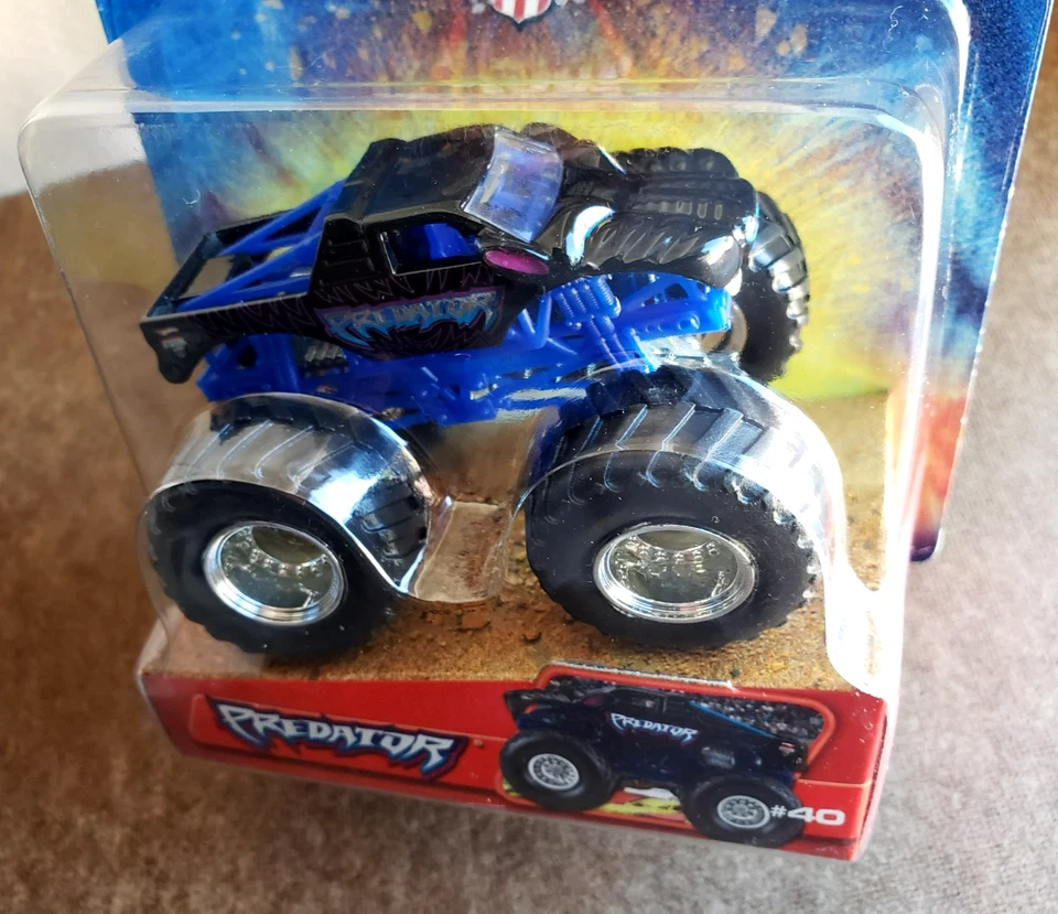 2006 Hot Wheels MONSTER JAM SERIES PREDATOR Blue Black Monster Truck Series 1:43 - Image 4 of 4