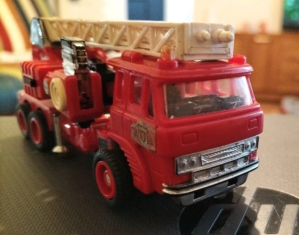 Transformers G1 INFERNO FIRE ENGINE AUTOBOT TARGETMASTER 1985 Free UK PP VINTAGE - Image 3 of 4