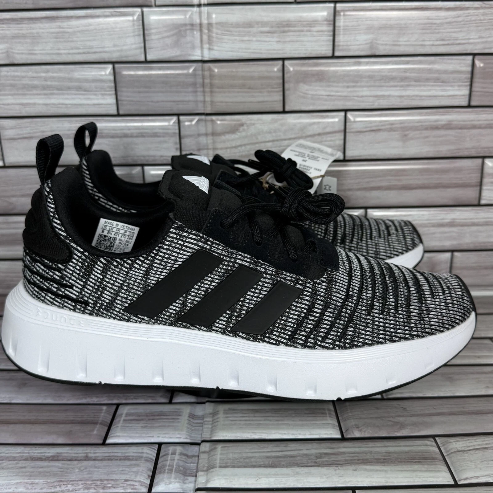 Scarpe sneakers da corsa Adidas uomo grigio nero Swift Run 23 taglia 9 NUOVE