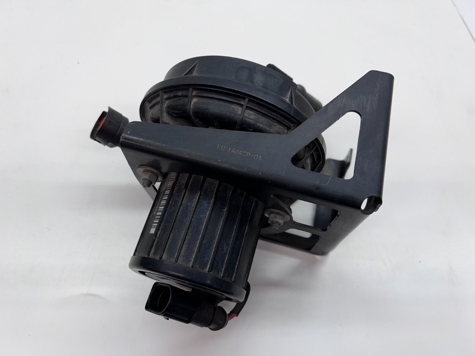 MCLAREN 650S SECONDARY AIR INJECTION PUMP WITH BRACKET OEM 11F1404CP