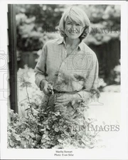 1996 Press Photo Martha Stewart, Cutting Plants - lrb20098