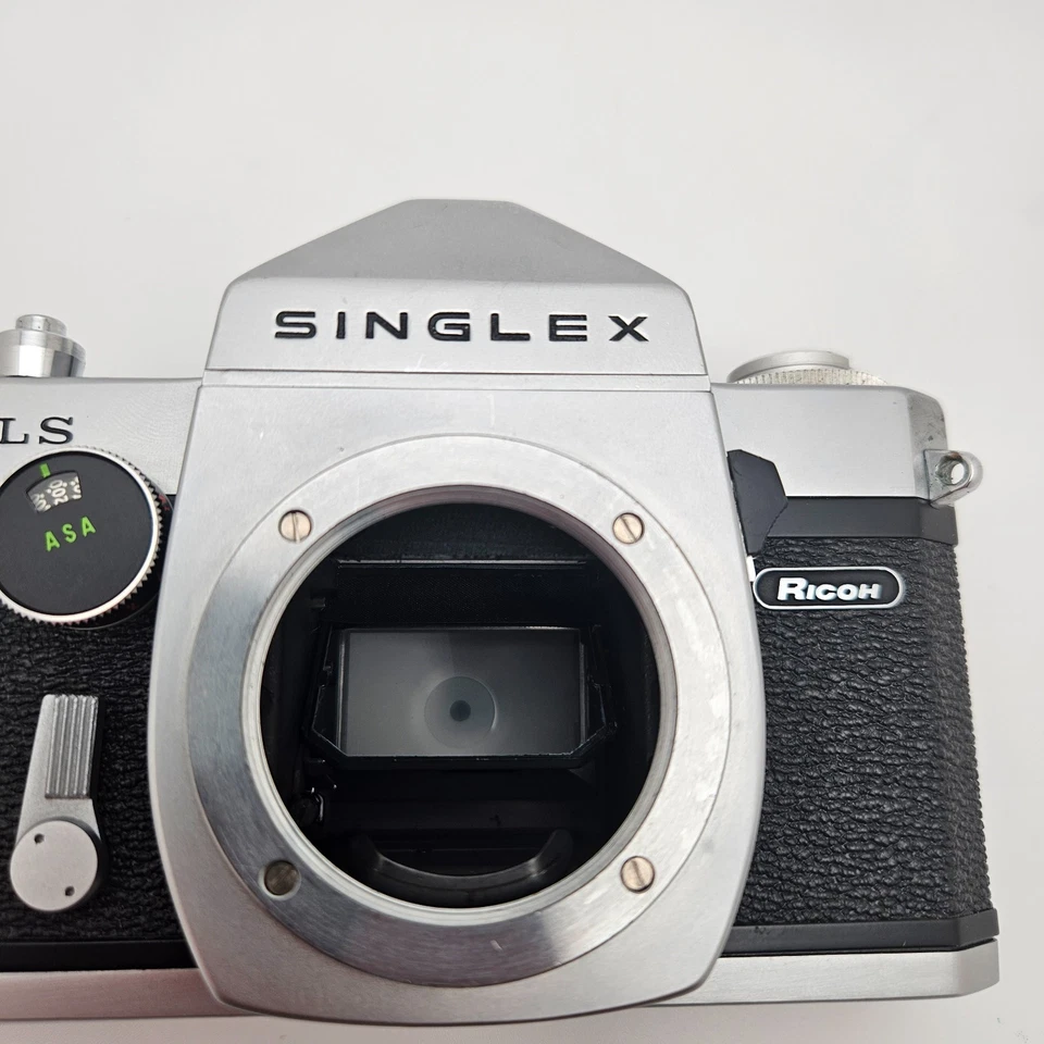 Cámara fotográfica Ricoh Singlex TLS 35 mm SLR con lente Soligor 135 mm - años 60 - Japón Foto 2 de 4