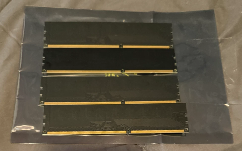 16GB (4x4GB) PC3-14900R DDR3-1866MHz 1Rx8 Hynix HMT451U7AFR8C-RD - Image 2 of 3