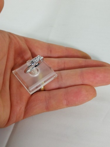 Anello fidanzamento anniversario trilogy oro 750% diamanti 0.65 F/color vs donna - Foto 4 di 4