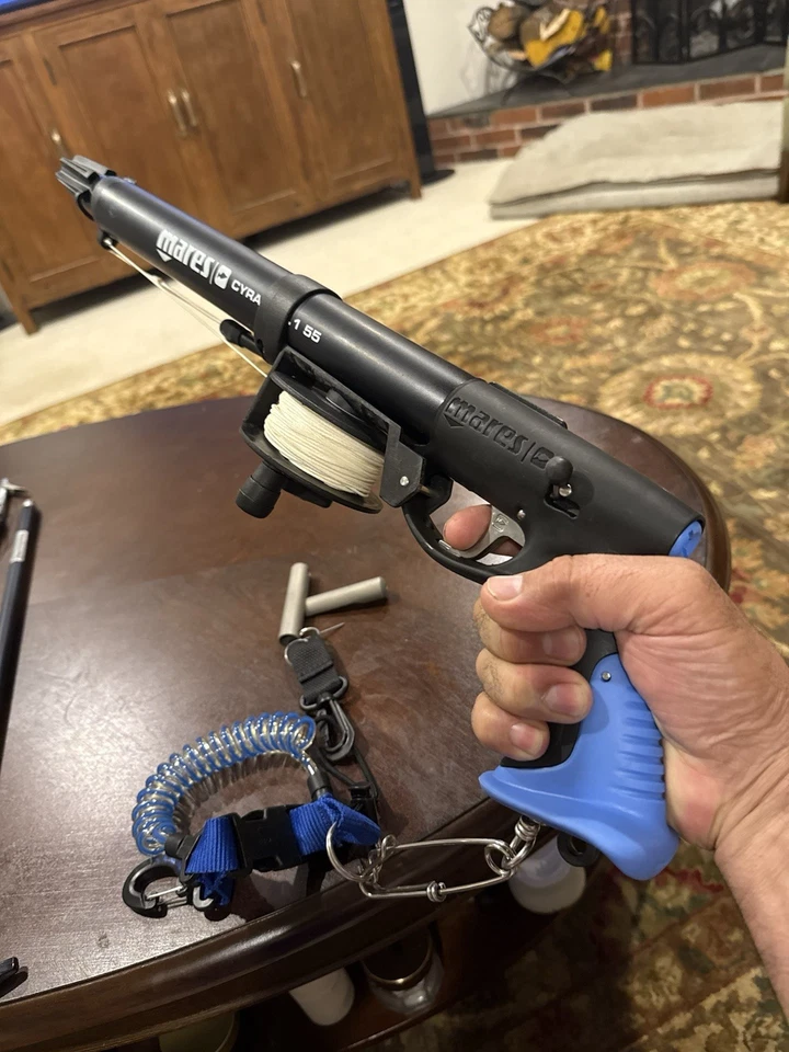 Mares Cyrano 700 Underwater Spear Fishing Gun Complete With Tips, Loader & Case - Image 3 of 4
