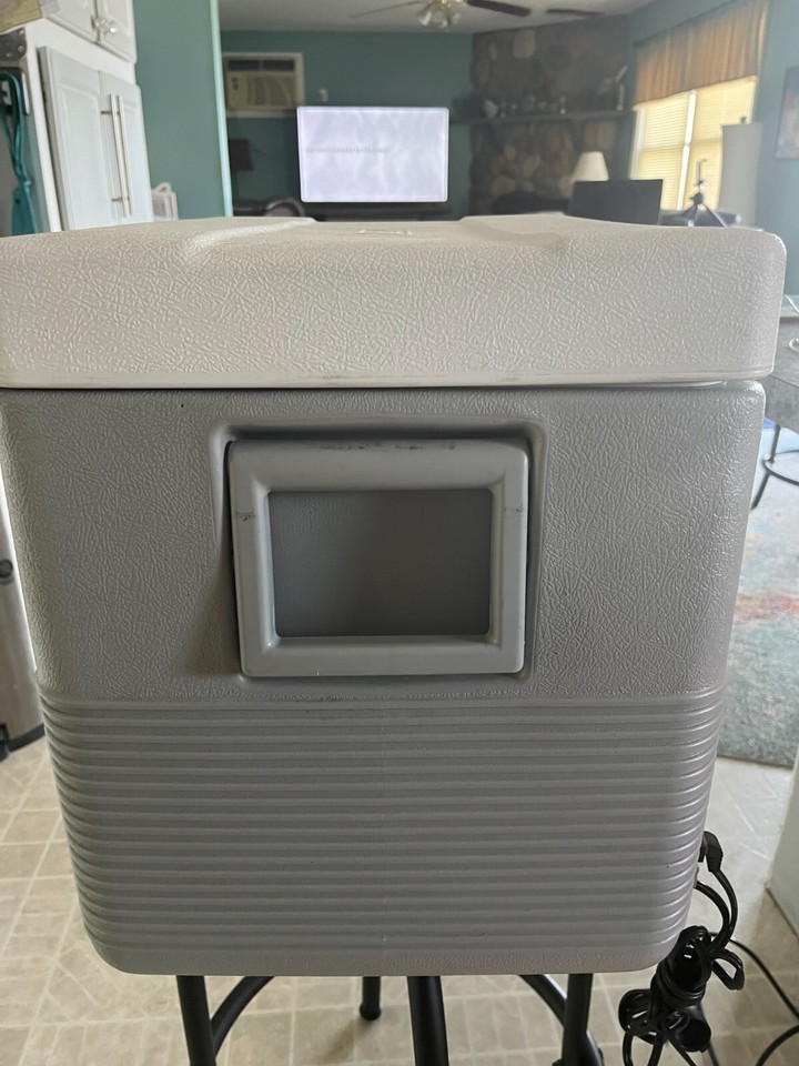 Coleman Thermoelectric Model S232 40 qt Cooler + Warmer 12 Volt W/ AC