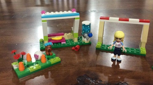 LEGO Friends Stephanie's Fußballpraxis (41011) - komplett ohne Karton - Bild 2 von 3