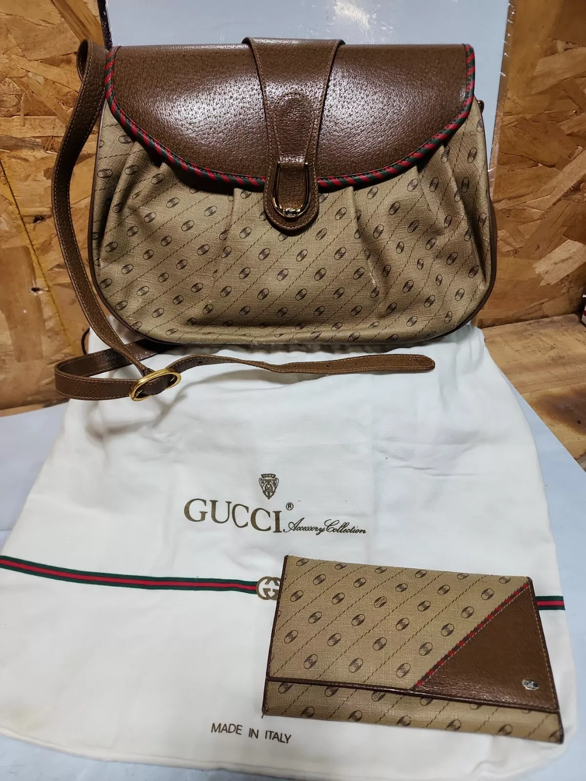 Collection d'accessoires Gucci sac bandoulière femme pochette marron G toile suprême