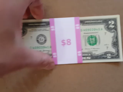 Banconote In Dollari E Pile Di Monete In Circolazione Immagine Stock - Foto 8