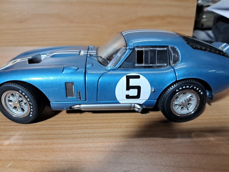 Exoto Cobra Daytona Coupe 1/18 - Immagine 3 di 4