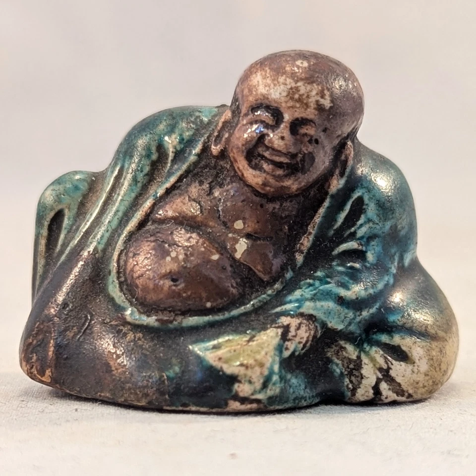 Antiguo Netsuke japonés Kutani cerámica verde y amarillo Dios de la suerte Hotei Foto 2 de 4