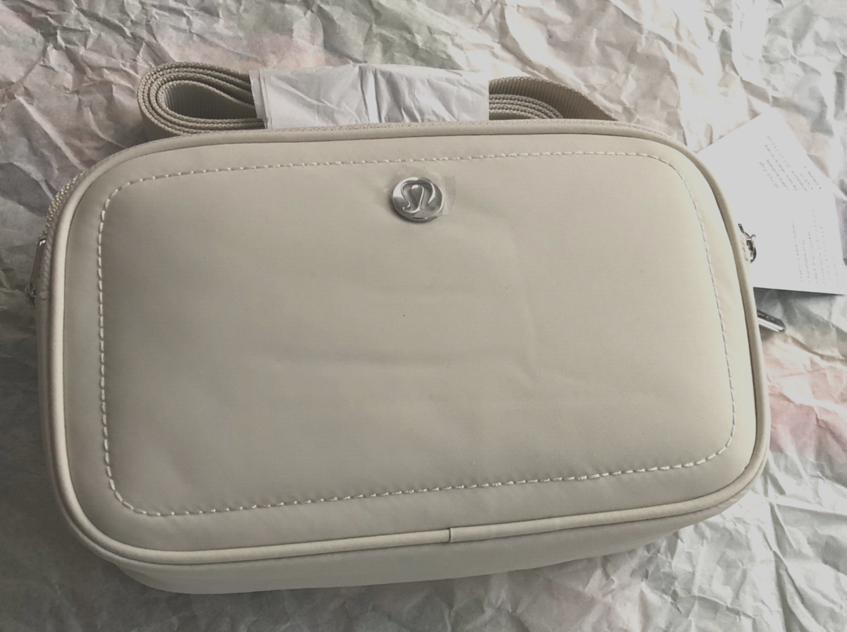black backpacks lululemon 17l Lululemon City Adventurer Backpack *17L - Black / Gold