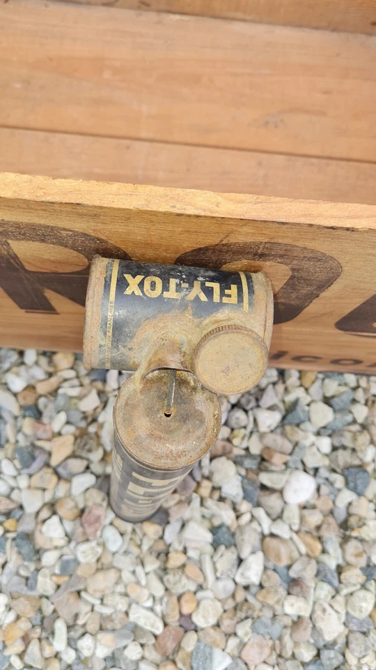 ANCIEN PULVERISATEUR PUBLICITAIRE FLY TOX POMPE A TRAITER JARDIN INSECTICIDE - Photo 3/4