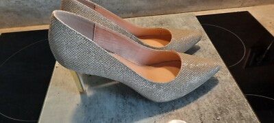 Buffalo Pumps Gold 37 NEU