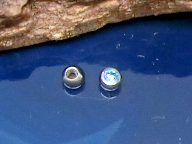 20 Stück kleine Ersatzkugeln Piercing Ø 2,5mm Kristall hellblau Gewinde 1,2mm - Bild 2 von 2
